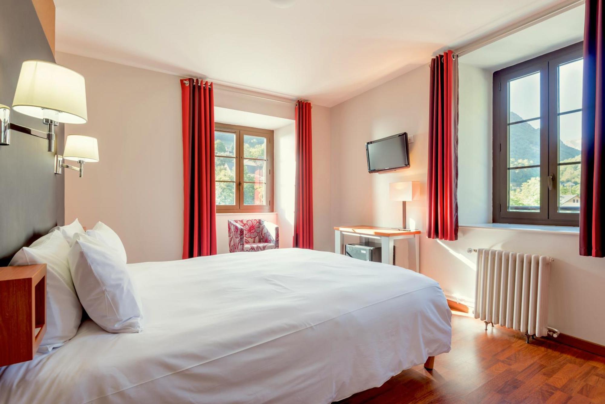 Logis Hôtel La Brèche de Roland Gèdre Buitenkant foto